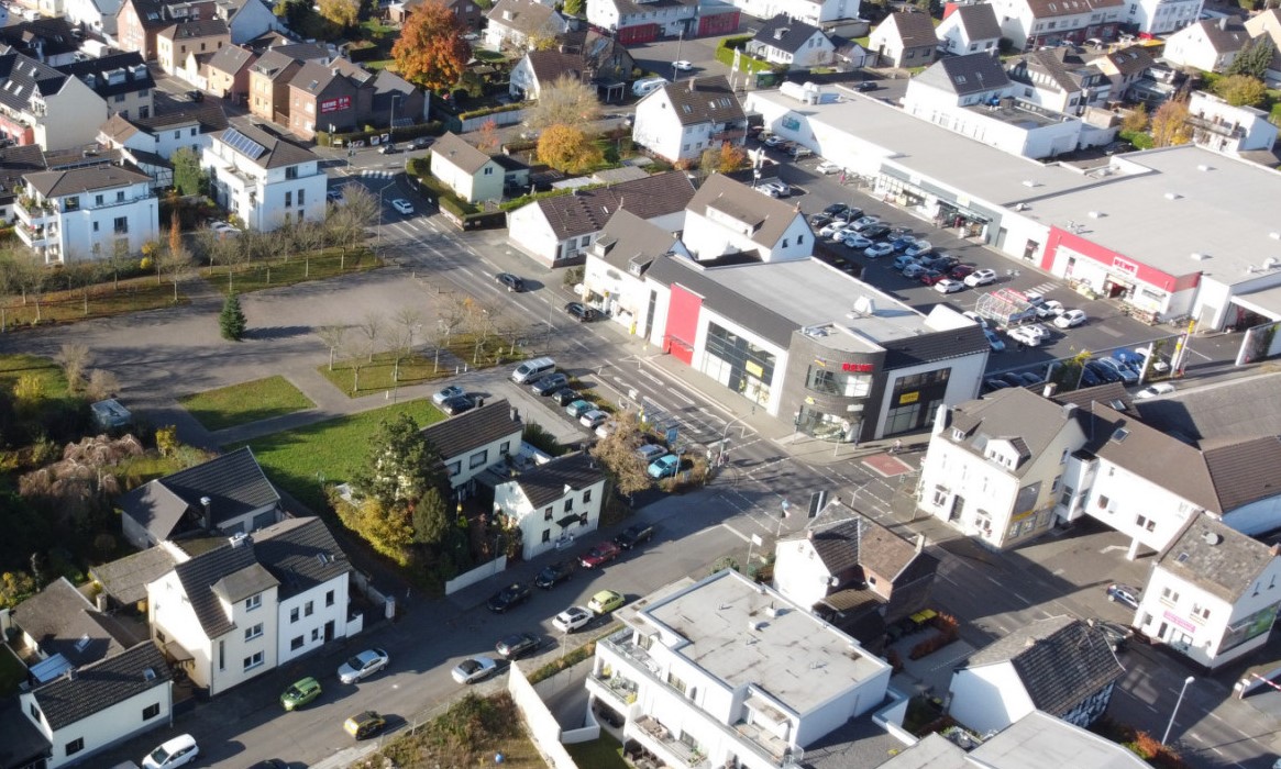 SPD, GRÜNE und FDP wollen eine schnelle Planung für den Straßenumbau im Niederpleiser Zentrum